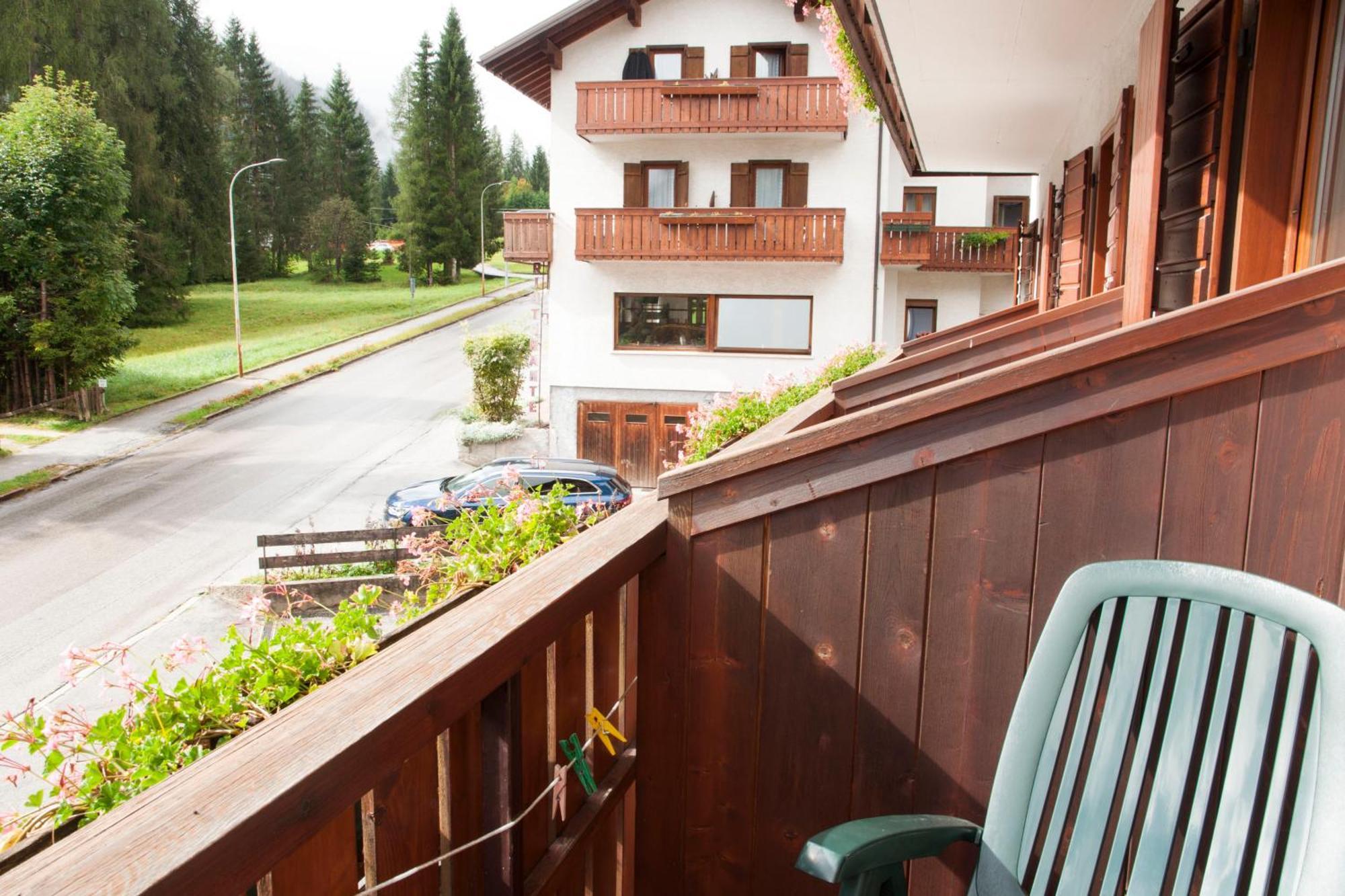 Garni Mariolina Acomodação com café da manhã Falcade Exterior foto