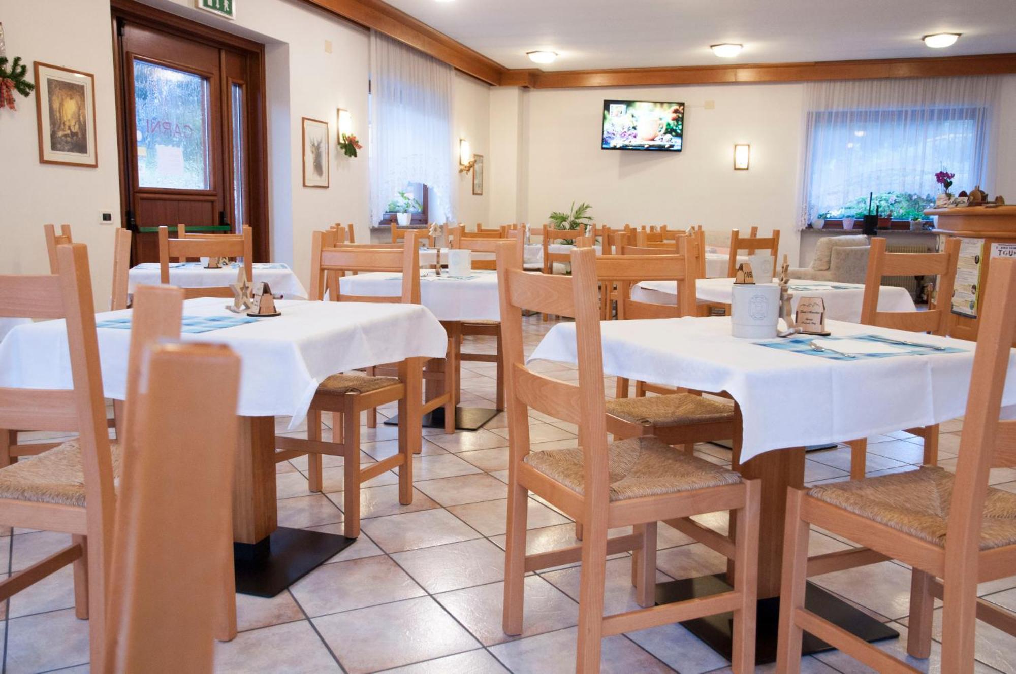 Garni Mariolina Acomodação com café da manhã Falcade Exterior foto