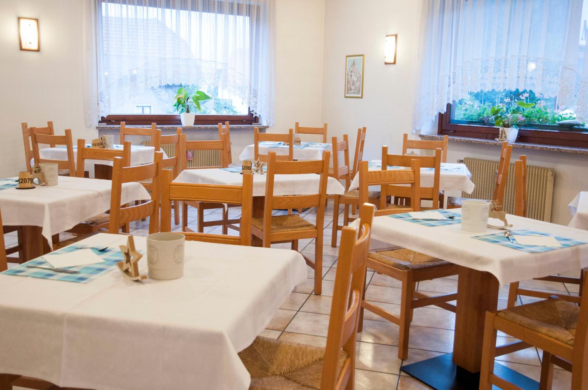 Garni Mariolina Acomodação com café da manhã Falcade Exterior foto