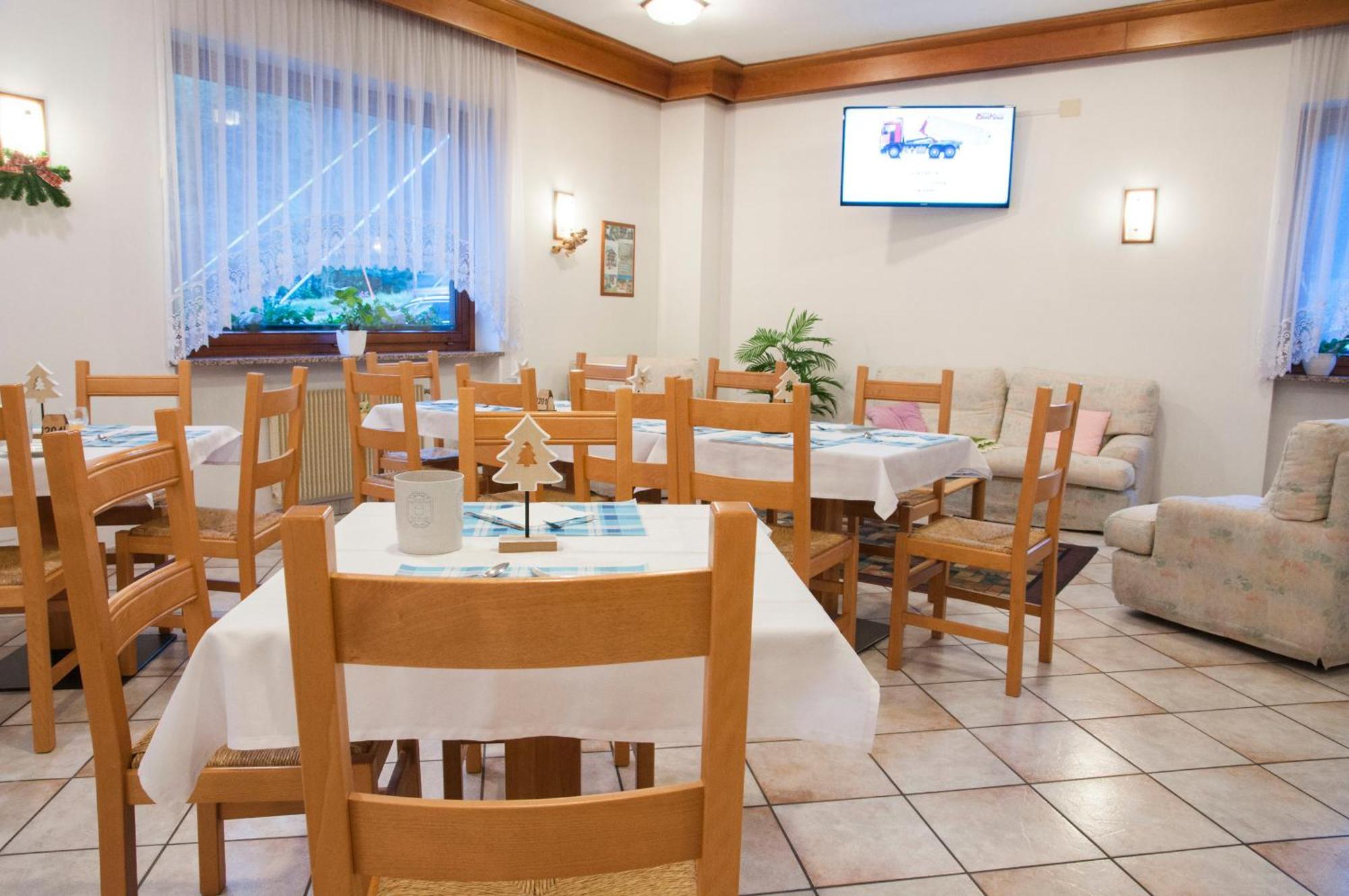 Garni Mariolina Acomodação com café da manhã Falcade Exterior foto