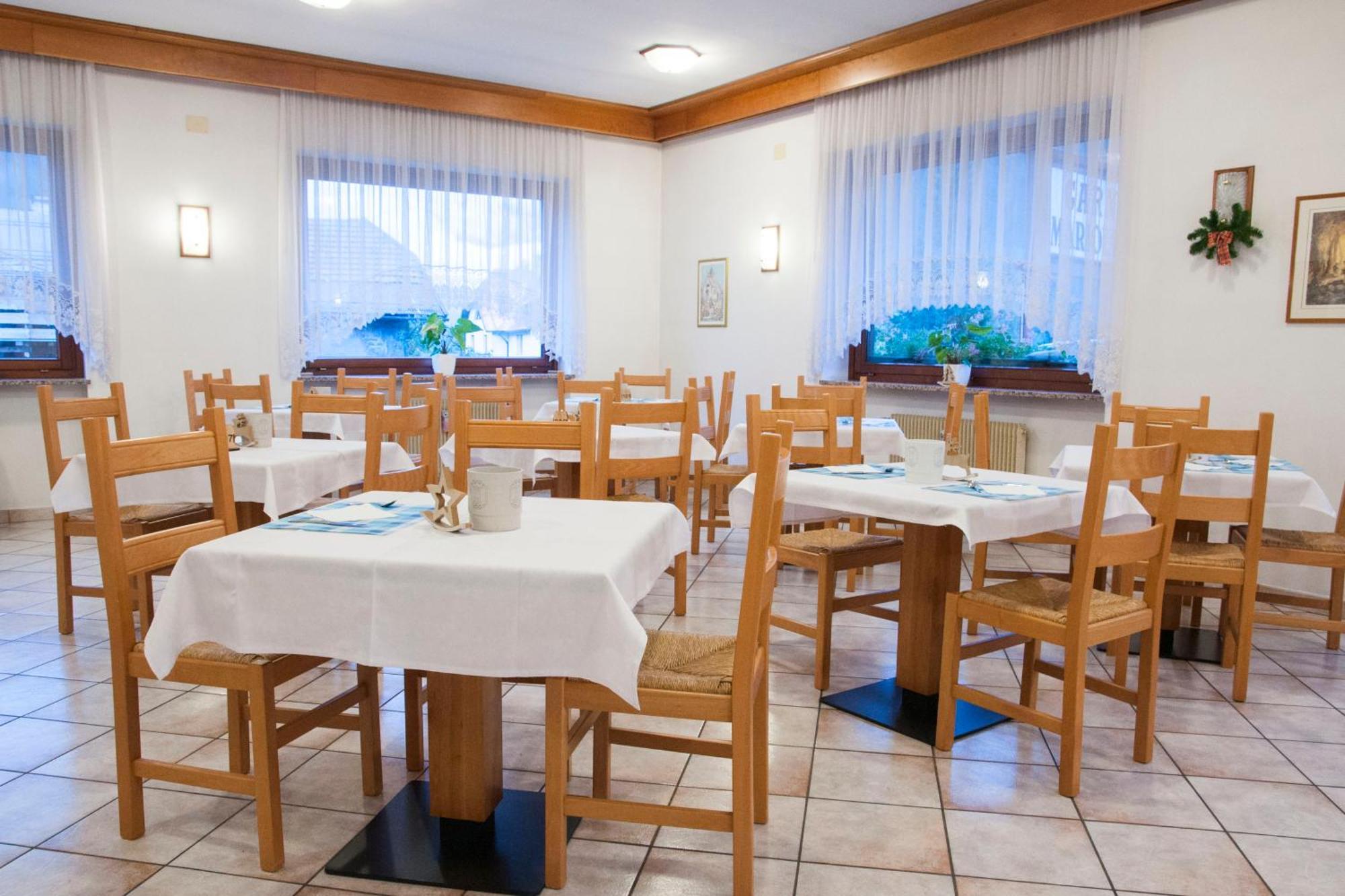 Garni Mariolina Acomodação com café da manhã Falcade Exterior foto