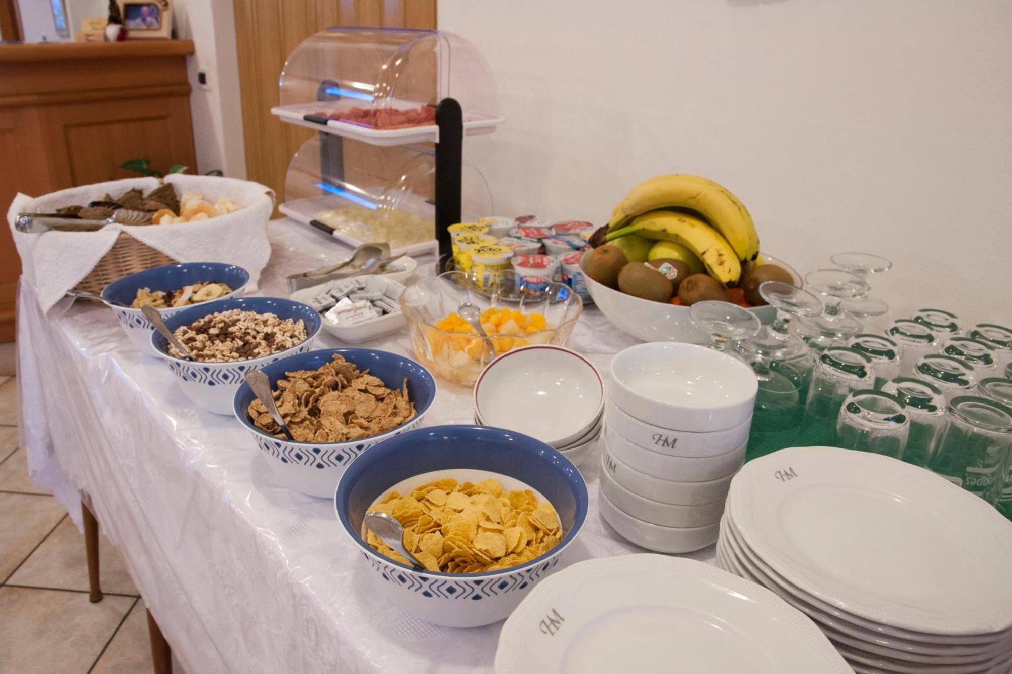 Garni Mariolina Acomodação com café da manhã Falcade Exterior foto